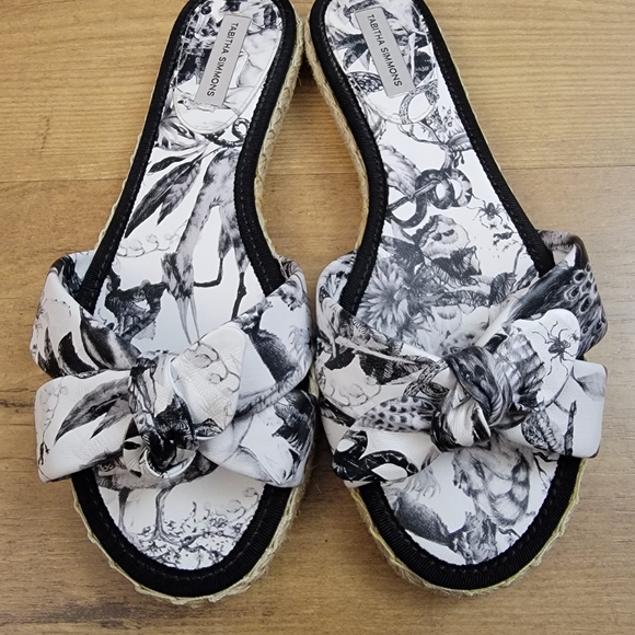 Tabitha Simmons Heli Bow Slide Sandal Fairy Print Black & White - Picture 6 of 8